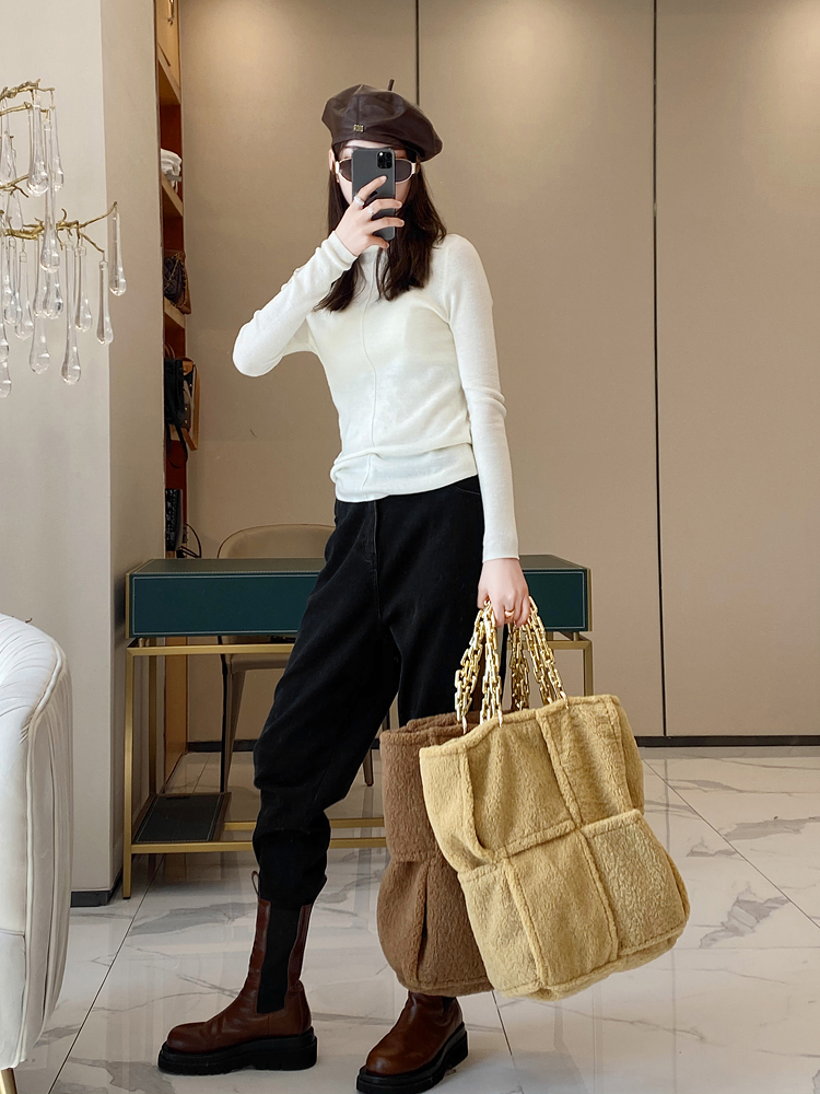 Chunky Chain Tote Bag for Women - European Style Winter Wool Casual Handheld Large Bag - Versatile Fashion Accessory