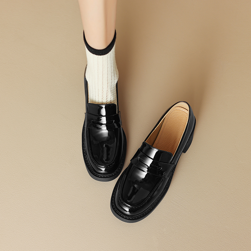Chunky Heel British Style Thick-Soled Leather Loafers for Women, Mid-Heel Patent Flats in Size 40-43, Trendy Fashion Footwear Chunky Heel British Style Thick-Soled Leather Loafers for Women, Mid-Heel Patent Flats in Size 40-43, Trendy Fashion Footwear