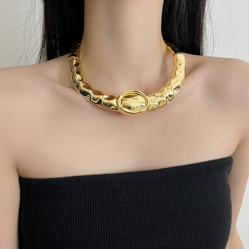 Chunky Metal Chain Collar Necklace for Women - Vintage Irregular Design, European and American Heavy Industry Style, Autumn Winter 2025 Chunky Metal Chain Collar Necklace for Women - Vintage Irregular Design, European and American Heavy Industry Style, Autumn Winter 2025