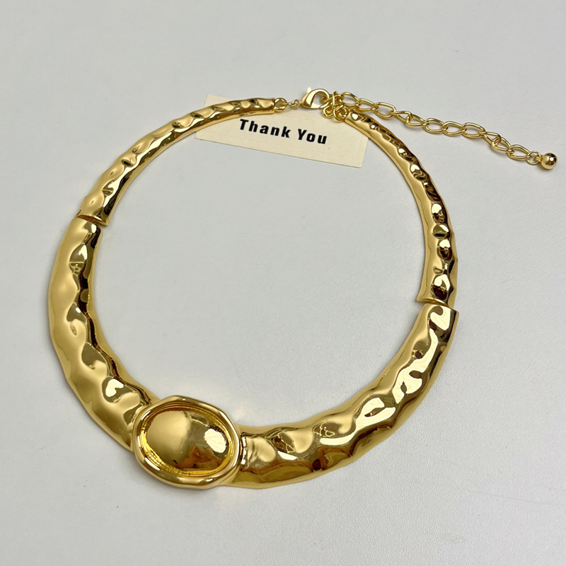 Chunky Metal Chain Collar Necklace for Women - Vintage Irregular Design, European and American Heavy Industry Style, Autumn Winter 2025