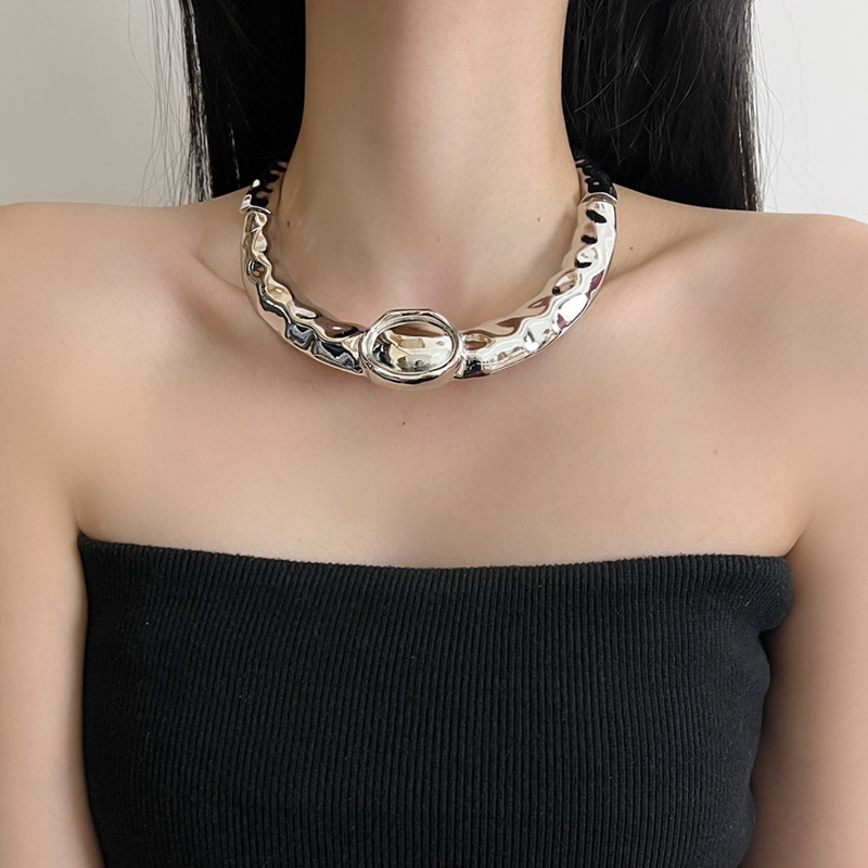 Chunky Metal Chain Collar Necklace for Women - Vintage Irregular Design, European and American Heavy Industry Style, Autumn Winter 2025 Chunky Metal Chain Collar Necklace for Women - Vintage Irregular Design, European and American Heavy Industry Style, Autumn Winter 2025