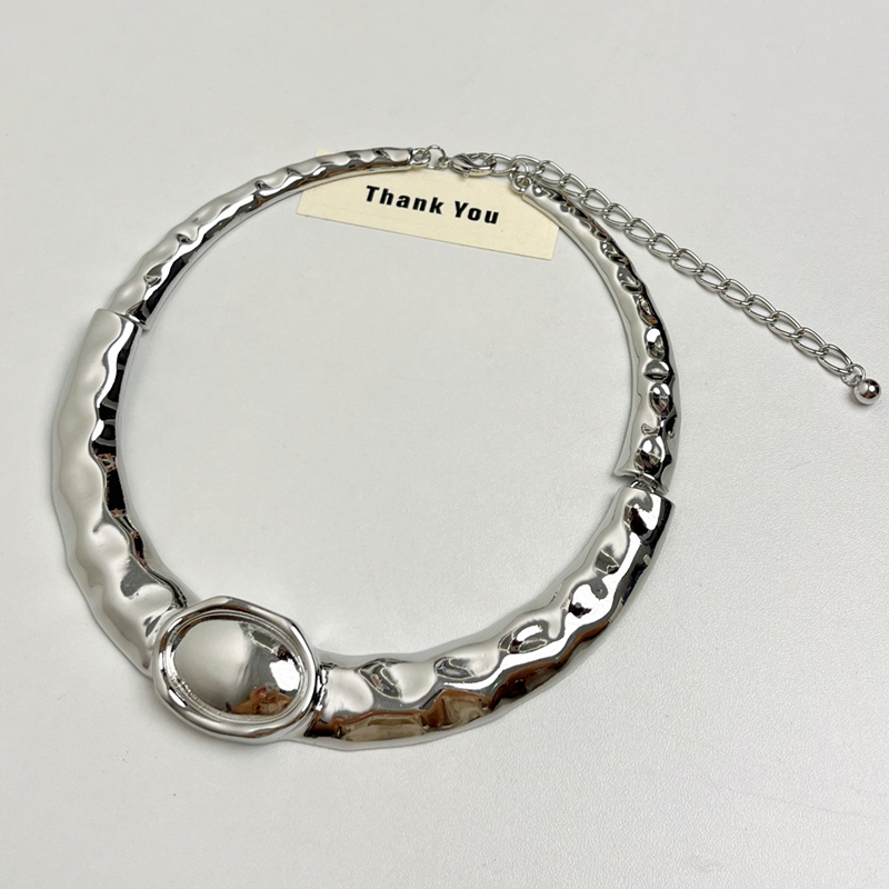 Chunky Metal Chain Collar Necklace for Women - Vintage Irregular Design, European and American Heavy Industry Style, Autumn Winter 2025 Chunky Metal Chain Collar Necklace for Women - Vintage Irregular Design, European and American Heavy Industry Style, Autumn Winter 2025