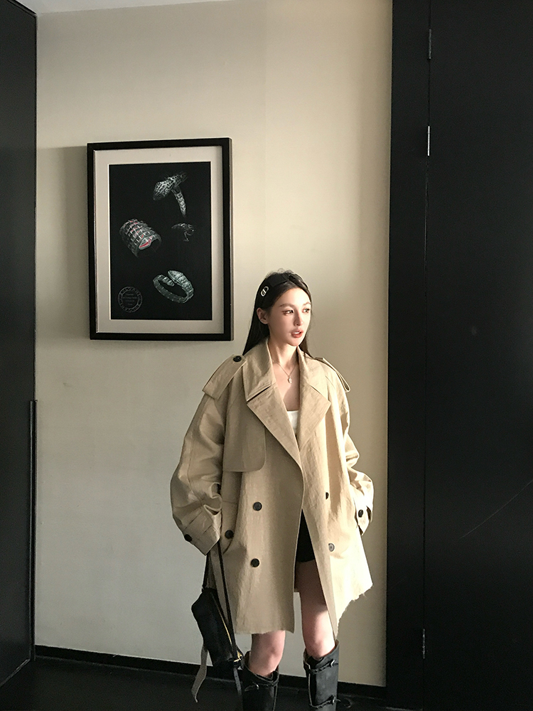 Classic Fit Double-Breasted Short Trench Coat for Women - Early Spring Fashion, Timeless Style, Versatile Outerwear