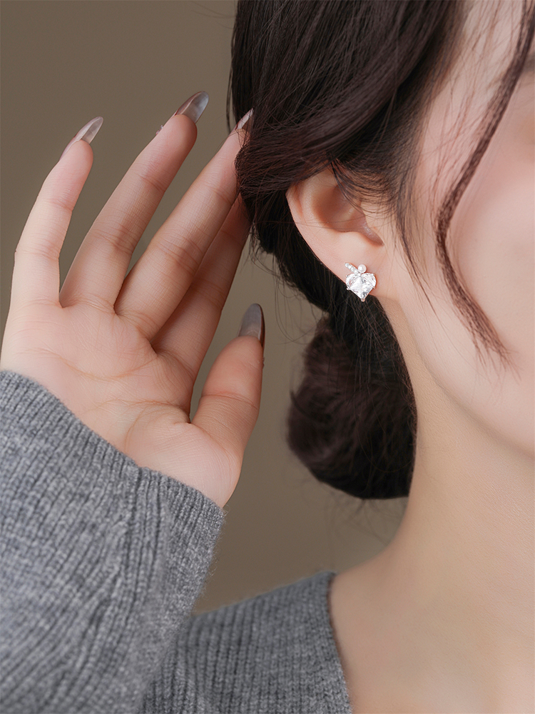Classy 925 Sterling Silver Heart Diamond Stud Earrings with Pearl Accents for Women, Elegant Fashion Jewelry Classy 925 Sterling Silver Heart Diamond Stud Earrings with Pearl Accents for Women, Elegant Fashion Jewelry