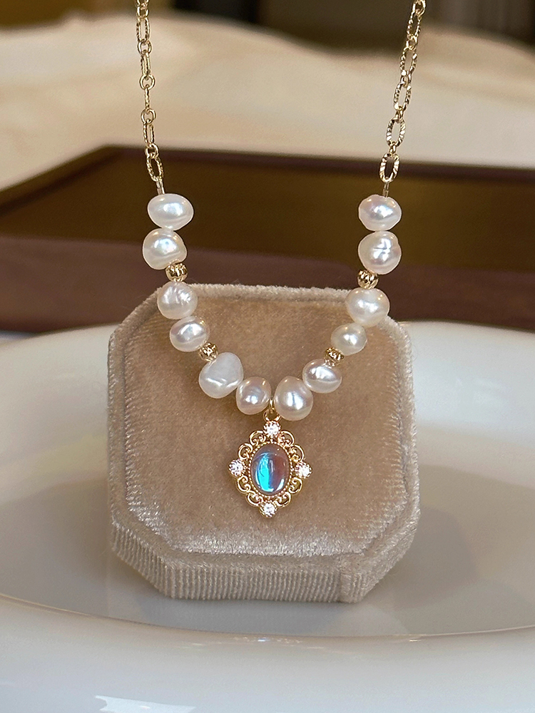 Classy Baroque Pearl Necklace for Women - High-End Light Luxury Clavicle Chain, Elegant French Designer Style Jewelry Classy Baroque Pearl Necklace for Women - High-End Light Luxury Clavicle Chain, Elegant French Designer Style Jewelry