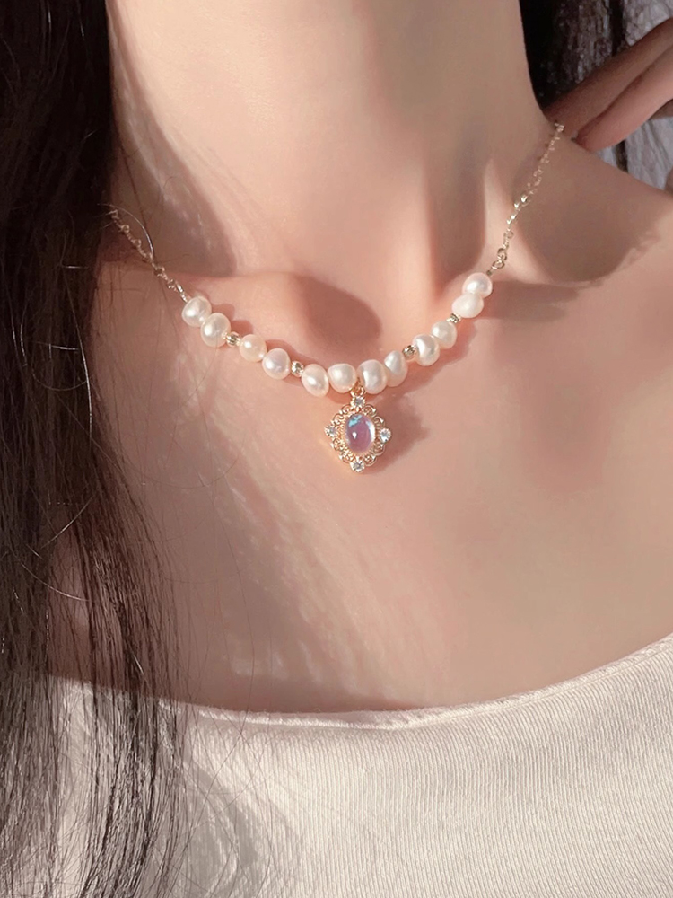 Classy Baroque Pearl Necklace for Women - High-End Light Luxury Clavicle Chain, Elegant French Designer Style Jewelry Classy Baroque Pearl Necklace for Women - High-End Light Luxury Clavicle Chain, Elegant French Designer Style Jewelry