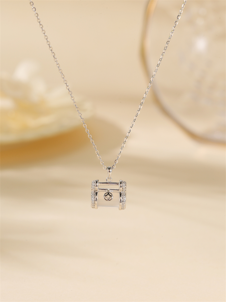 Classy Chinese Style White Jadeite Ruyi Lock Necklace for Women, Blue and White Porcelain with Pure Silver Collarbone Chain Classy Chinese Style White Jadeite Ruyi Lock Necklace for Women, Blue and White Porcelain with Pure Silver Collarbone Chain