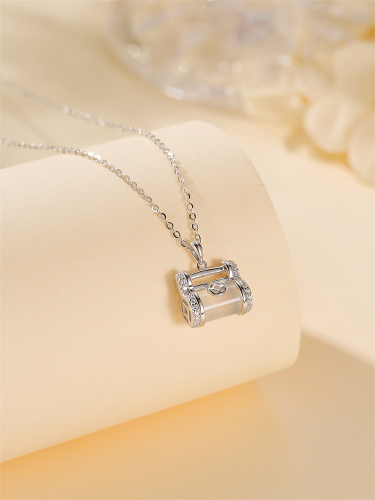 Classy Chinese Style White Jadeite Ruyi Lock Necklace for Women, Blue and White Porcelain with Pure Silver Collarbone Chain Classy Chinese Style White Jadeite Ruyi Lock Necklace for Women, Blue and White Porcelain with Pure Silver Collarbone Chain