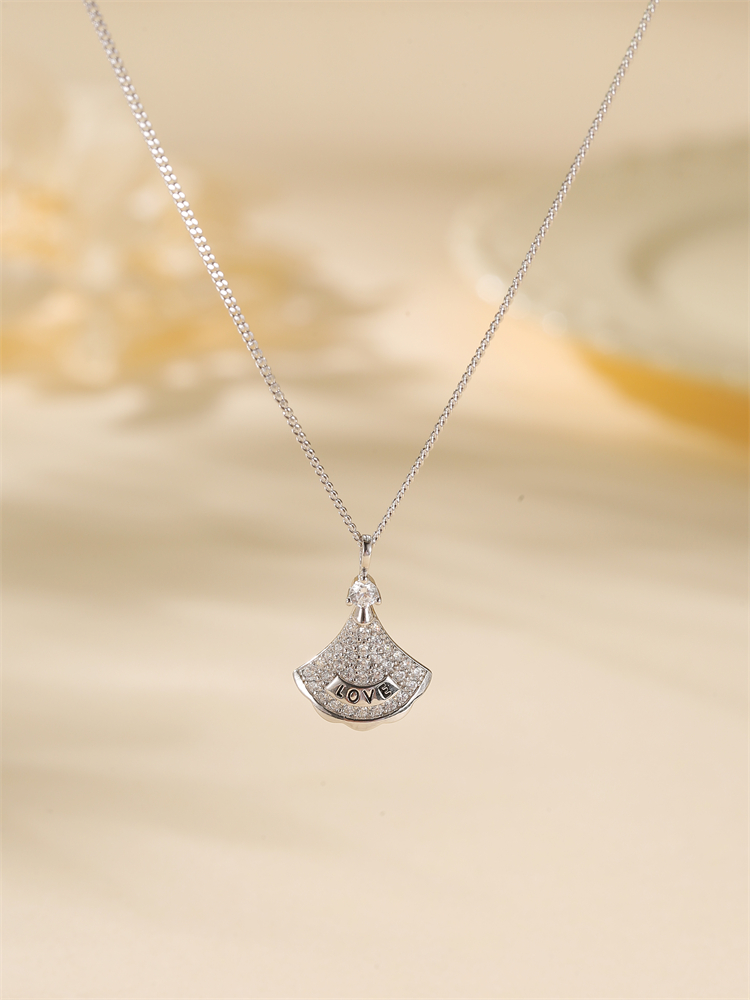 Classy Diamond-Inlaid Fan-Shaped Necklace for Women, Blue and White Porcelain, High-End Silver Chain, Elegant Fashion Accessory Classy Diamond-Inlaid Fan-Shaped Necklace for Women, Blue and White Porcelain, High-End Silver Chain, Elegant Fashion Accessory