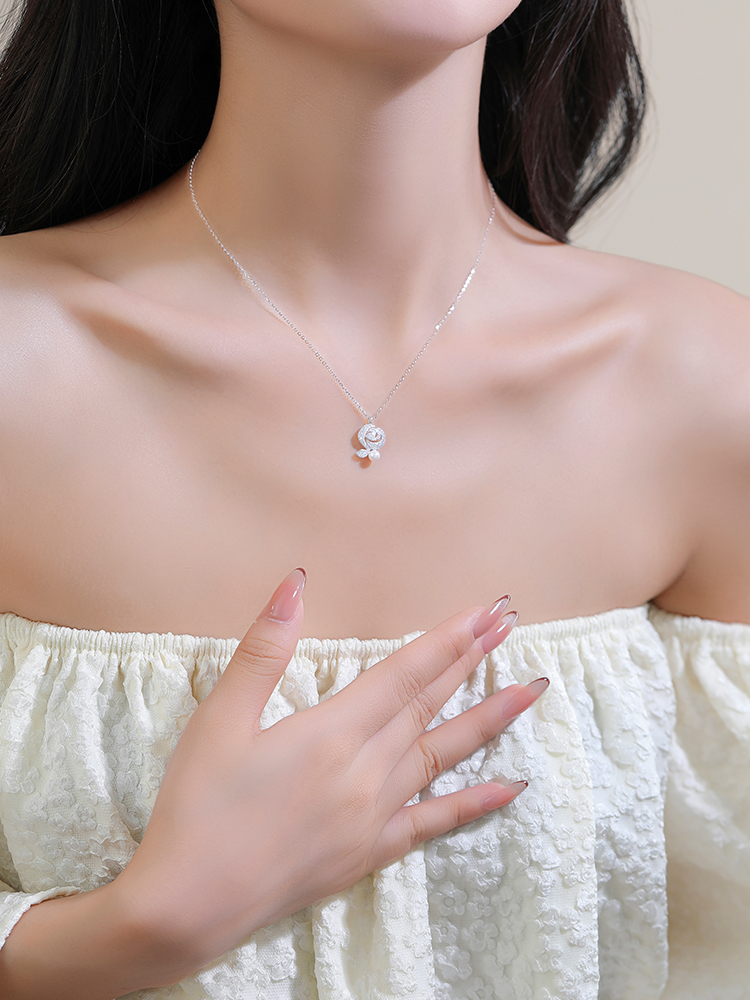 Classy Diamond Rose Pearl Necklace for Women, Blue and White Porcelain, Elegant Pure Silver Clavicle Chain, Chic Jewelry Accessory Classy Diamond Rose Pearl Necklace for Women, Blue and White Porcelain, Elegant Pure Silver Clavicle Chain, Chic Jewelry Accessory