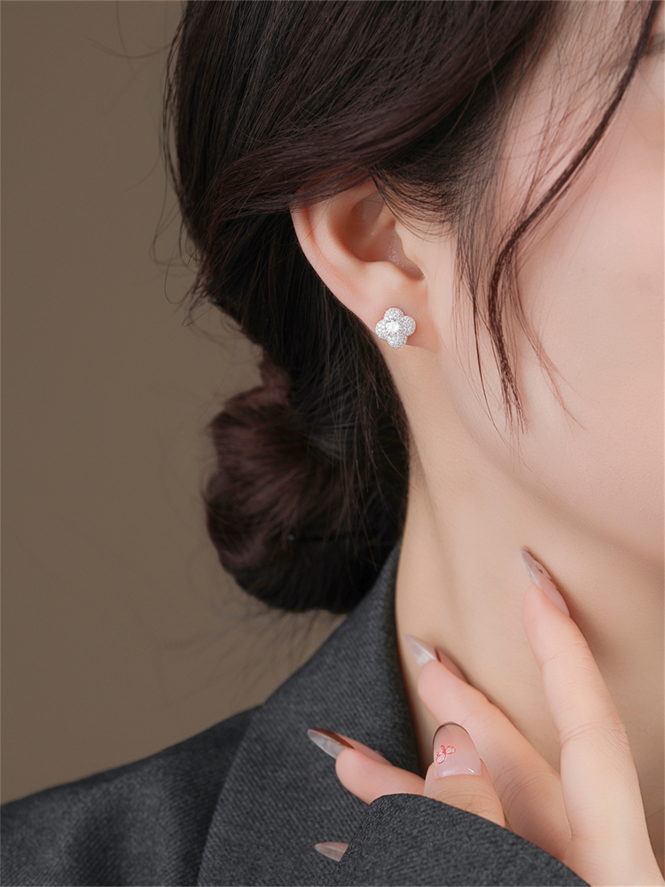 Classy Four-Leaf Clover Silver Earrings for Women - Sparkly Diamond-Studded Ear Studs, Versatile Fashion Accessories