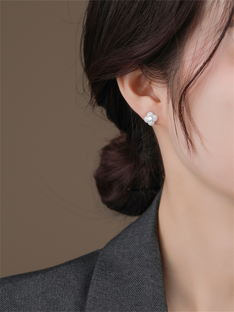 Classy Four-Leaf Clover Silver Earrings for Women - Sparkly Diamond-Studded Ear Studs, Versatile Fashion Accessories Classy Four-Leaf Clover Silver Earrings for Women - Sparkly Diamond-Studded Ear Studs, Versatile Fashion Accessories