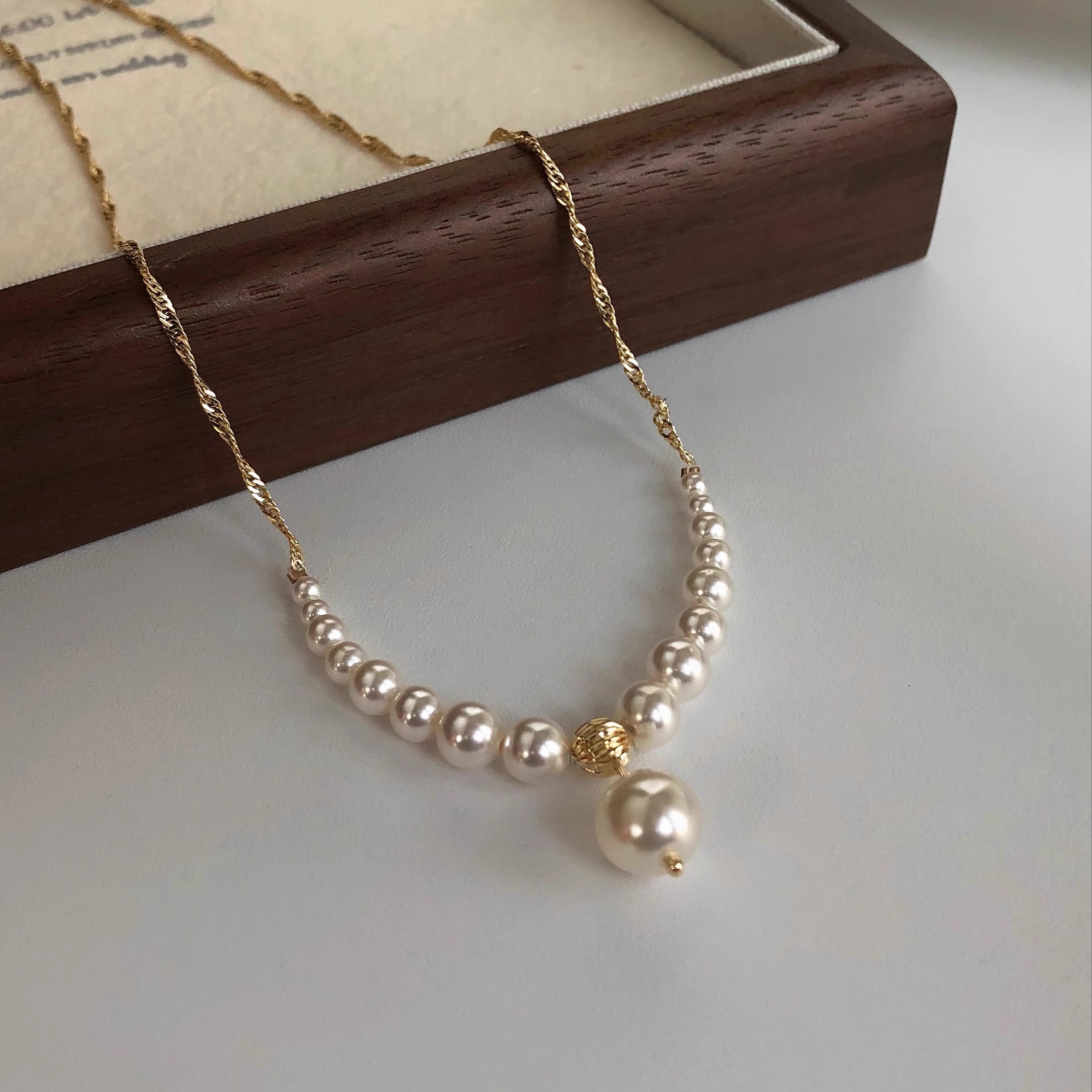Classy French Pearl Necklace for Women - Light Luxury Niche Design Neck Chain