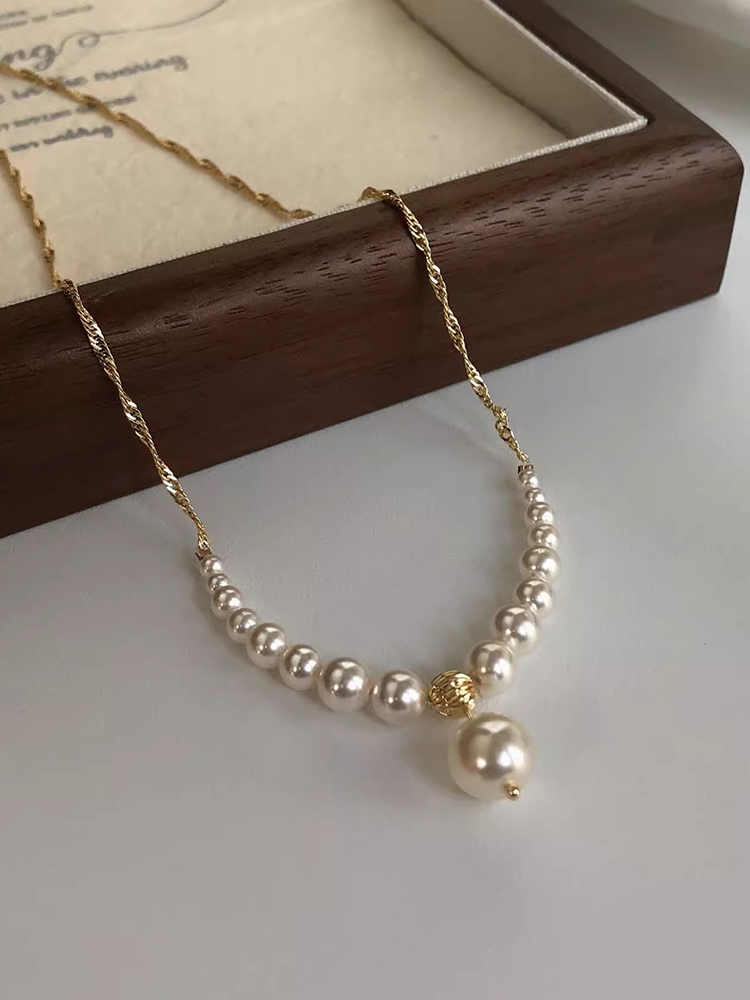Classy French Pearl Necklace for Women - Light Luxury Niche Design Neck Chain Classy French Pearl Necklace for Women - Light Luxury Niche Design Neck Chain