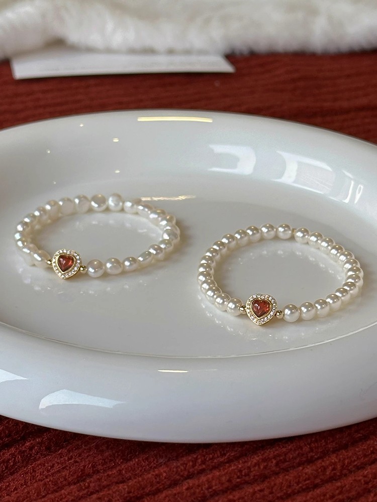 Classy Heart-Shaped Garnet and Natural Pearl Bracelet - High-End French Design Jewelry Accessory Classy Heart-Shaped Garnet and Natural Pearl Bracelet - High-End French Design Jewelry Accessory