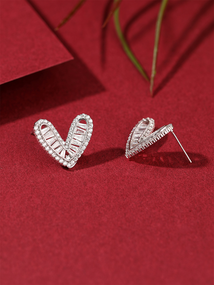 Classy Heart-Shaped Stud Earrings for Women, Exquisite Zircon Design in S925 Sterling Silver, Elegant Fashion Jewelry Classy Heart-Shaped Stud Earrings for Women, Exquisite Zircon Design in S925 Sterling Silver, Elegant Fashion Jewelry