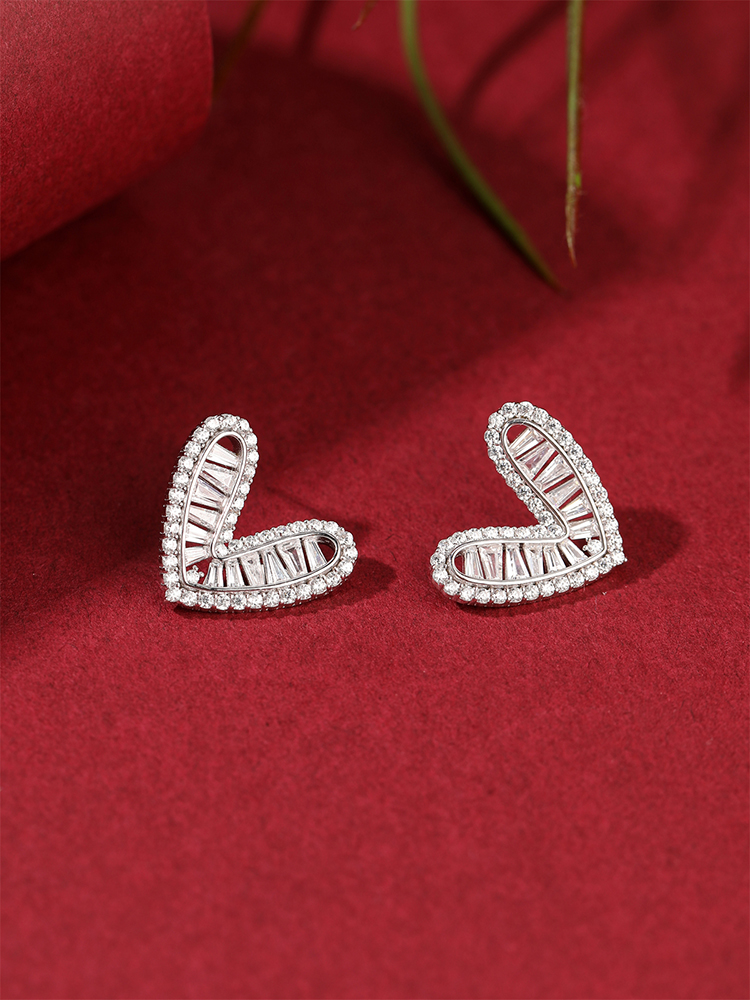 Classy Heart-Shaped Stud Earrings for Women, Exquisite Zircon Design in S925 Sterling Silver, Elegant Fashion Jewelry Classy Heart-Shaped Stud Earrings for Women, Exquisite Zircon Design in S925 Sterling Silver, Elegant Fashion Jewelry