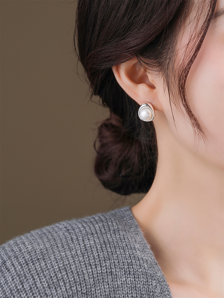 Classy Natural Freshwater Pearl Earrings for Women - Minimalist High-End Pure Silver Ear Accessories Classy Natural Freshwater Pearl Earrings for Women - Minimalist High-End Pure Silver Ear Accessories