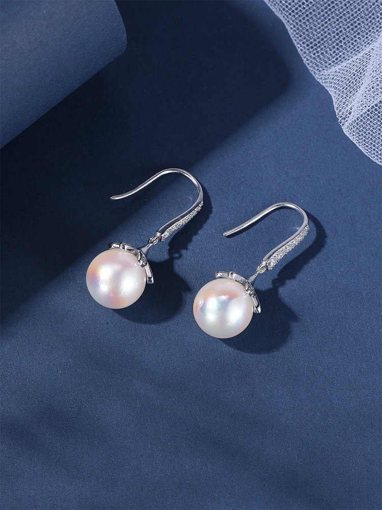 Classy Natural Freshwater Pearl Earrings for Women, Diamond-Studded Silver Studs, Elegant High-End Design Classy Natural Freshwater Pearl Earrings for Women, Diamond-Studded Silver Studs, Elegant High-End Design