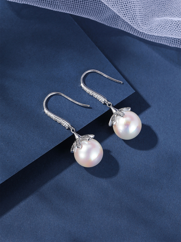 Classy Natural Freshwater Pearl Earrings for Women, Diamond-Studded Silver Studs, Elegant High-End Design Classy Natural Freshwater Pearl Earrings for Women, Diamond-Studded Silver Studs, Elegant High-End Design