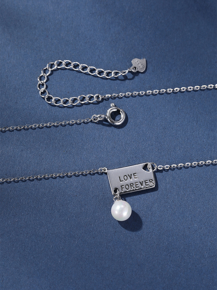 Classy Pearl Pendant Necklace for Women, Elegant Silver Clavicle Chain, Fashionable Jewelry Accessory for Any Occasion Classy Pearl Pendant Necklace for Women, Elegant Silver Clavicle Chain, Fashionable Jewelry Accessory for Any Occasion