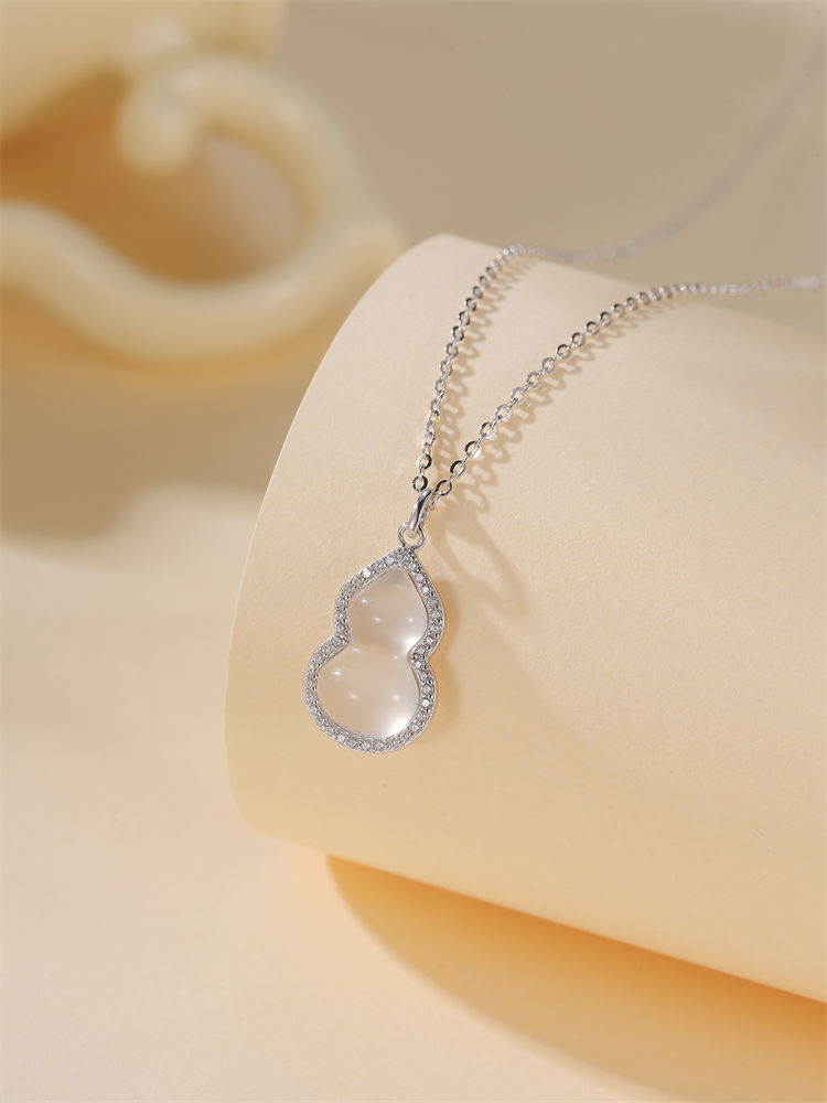 Classy Pure Silver Chalcedony Gourd Necklace for Women, Blue and White Porcelain Natural Jade Collarbone Chain, Trendy Accessory Classy Pure Silver Chalcedony Gourd Necklace for Women, Blue and White Porcelain Natural Jade Collarbone Chain, Trendy Accessory