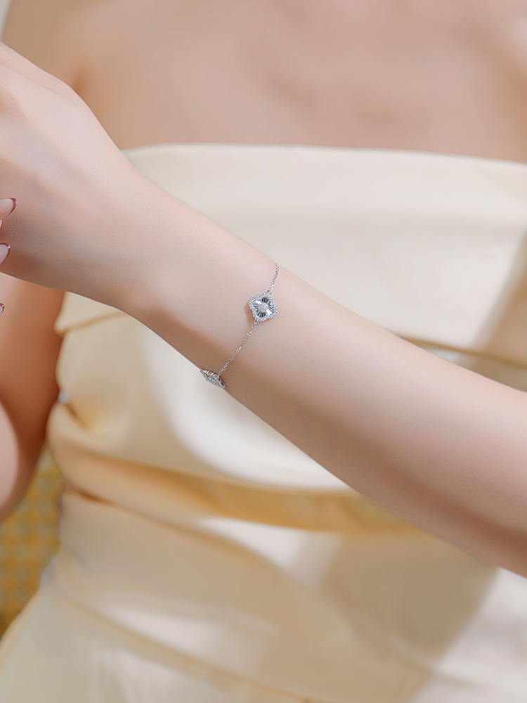 Classy S925 Sterling Silver Clover Brooch Bracelet for Women, Light Luxury High-End Fashion Accessory Classy S925 Sterling Silver Clover Brooch Bracelet for Women, Light Luxury High-End Fashion Accessory