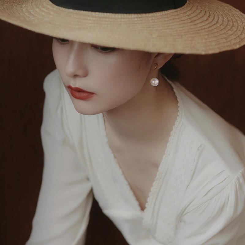 Clip-On Pearl Earrings for Non-Pierced Ears - Elegant Shi Family Design, Parisian Style Jewelry Clip-On Pearl Earrings for Non-Pierced Ears - Elegant Shi Family Design, Parisian Style Jewelry