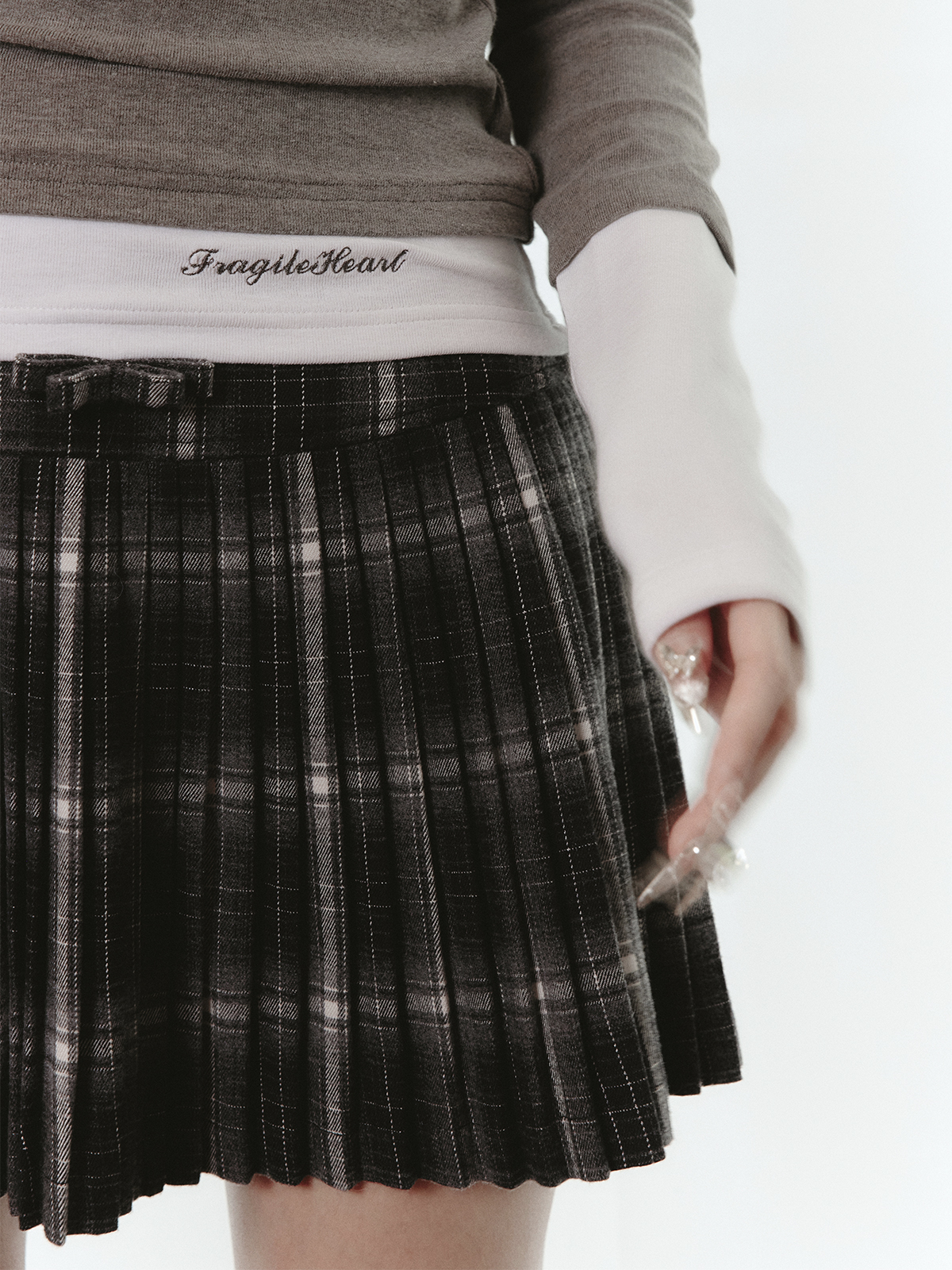 Cold Senior Sister Color-Blocked Slim Fit Fake Two-Piece Knitted Top - Trendy Layered Look for Y2K and 90s Fashion Lovers