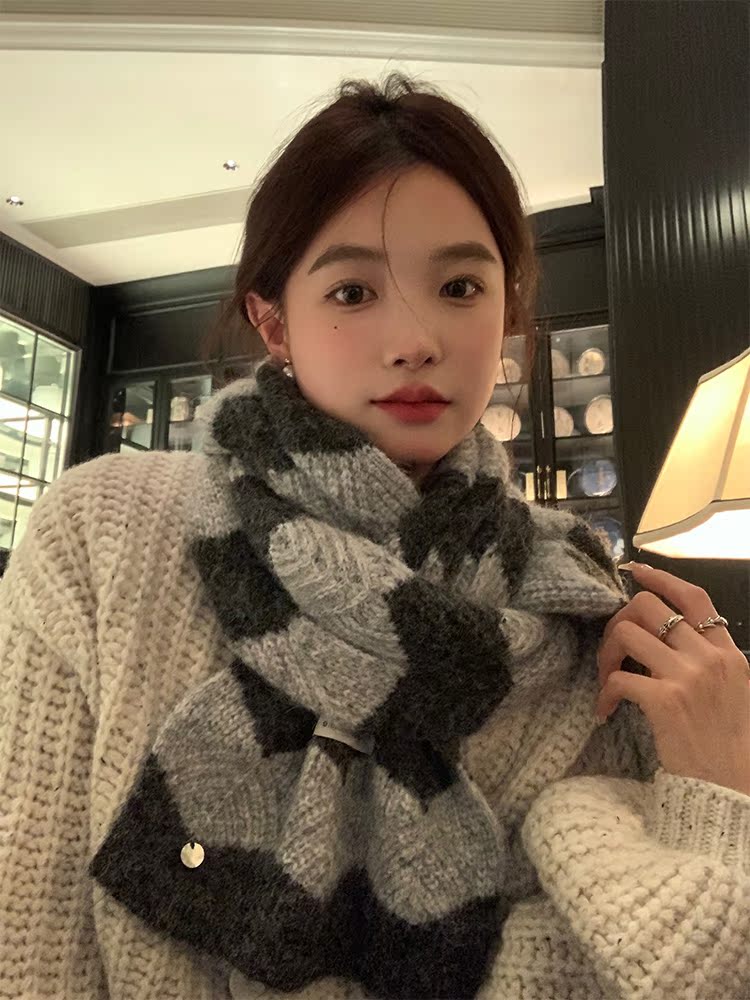 Color-Block Knitted Shell Scarf for Women - My Head Is Not Round Winter Warm Korean Style Neck Warmer 2025 Color-Block Knitted Shell Scarf for Women - My Head Is Not Round Winter Warm Korean Style Neck Warmer 2025