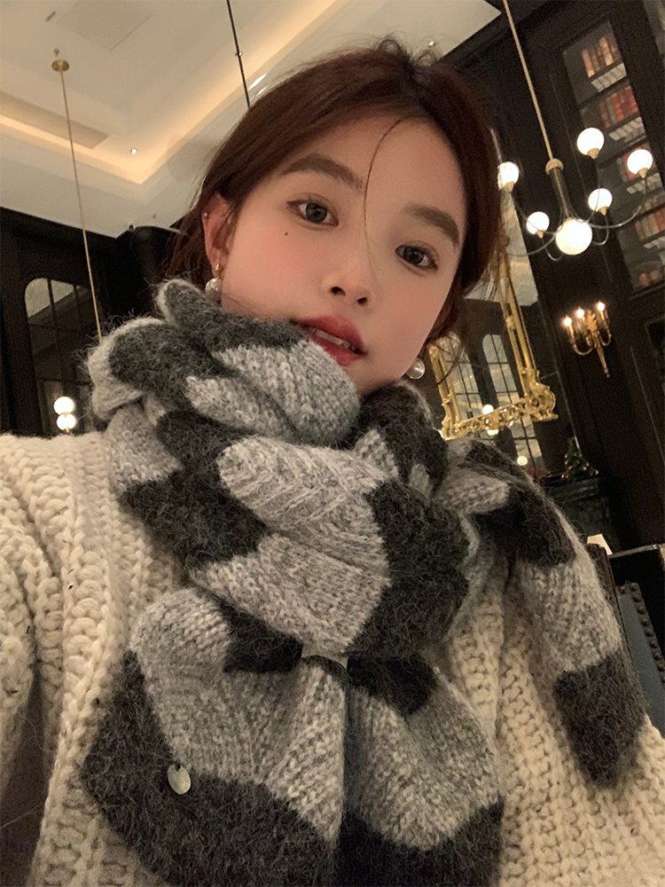 Color-Block Knitted Shell Scarf for Women - My Head Is Not Round Winter Warm Korean Style Neck Warmer 2025 Color-Block Knitted Shell Scarf for Women - My Head Is Not Round Winter Warm Korean Style Neck Warmer 2025