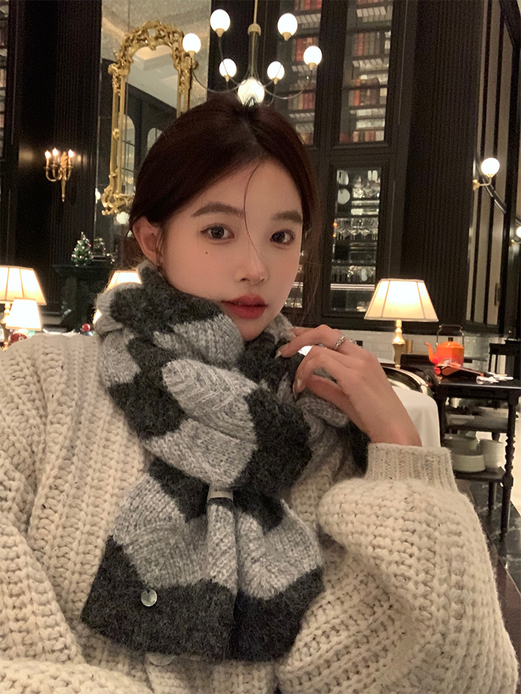 Color-Block Knitted Shell Scarf for Women - My Head Is Not Round Winter Warm Korean Style Neck Warmer 2025 Color-Block Knitted Shell Scarf for Women - My Head Is Not Round Winter Warm Korean Style Neck Warmer 2025
