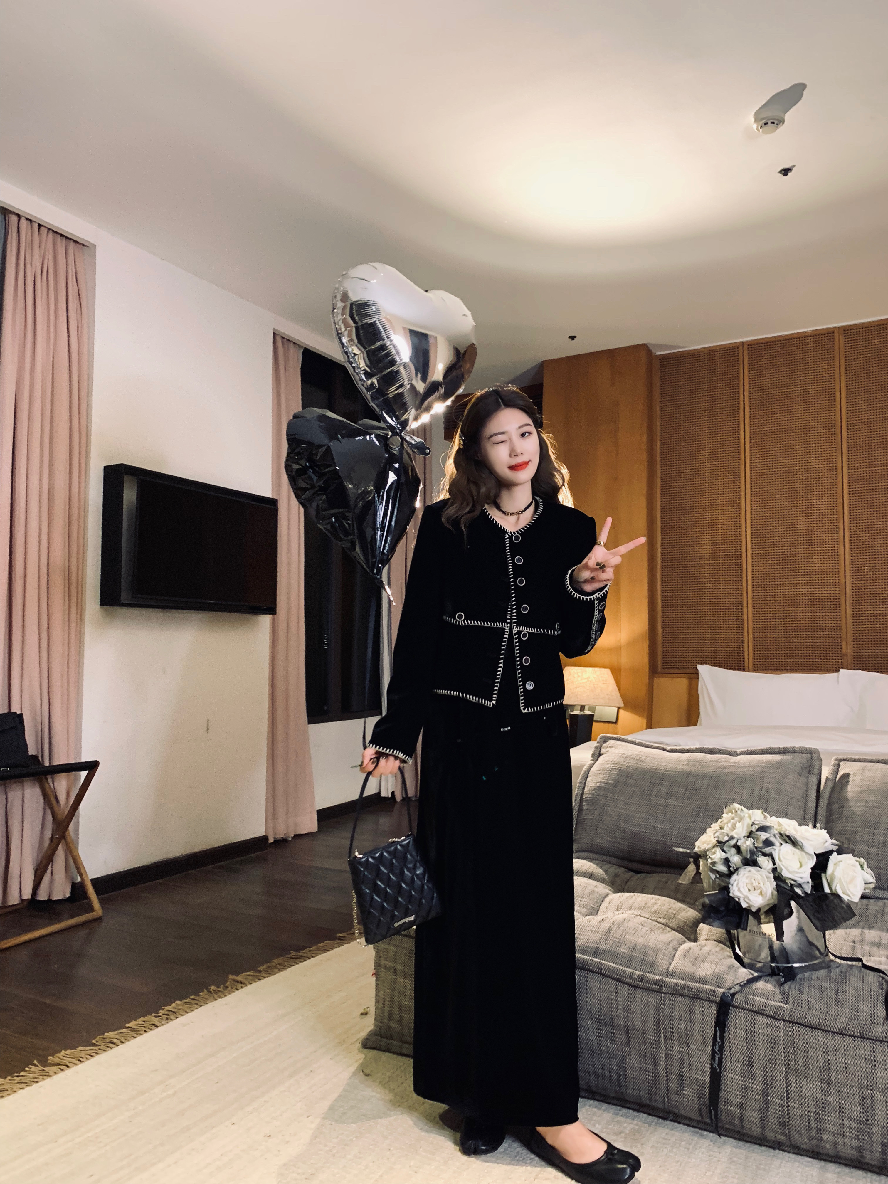 Color-Block Velvet Jacket and Skirt Set for Women - Y2K Inspired Fashion Ensemble Color-Block Velvet Jacket and Skirt Set for Women - Y2K Inspired Fashion Ensemble