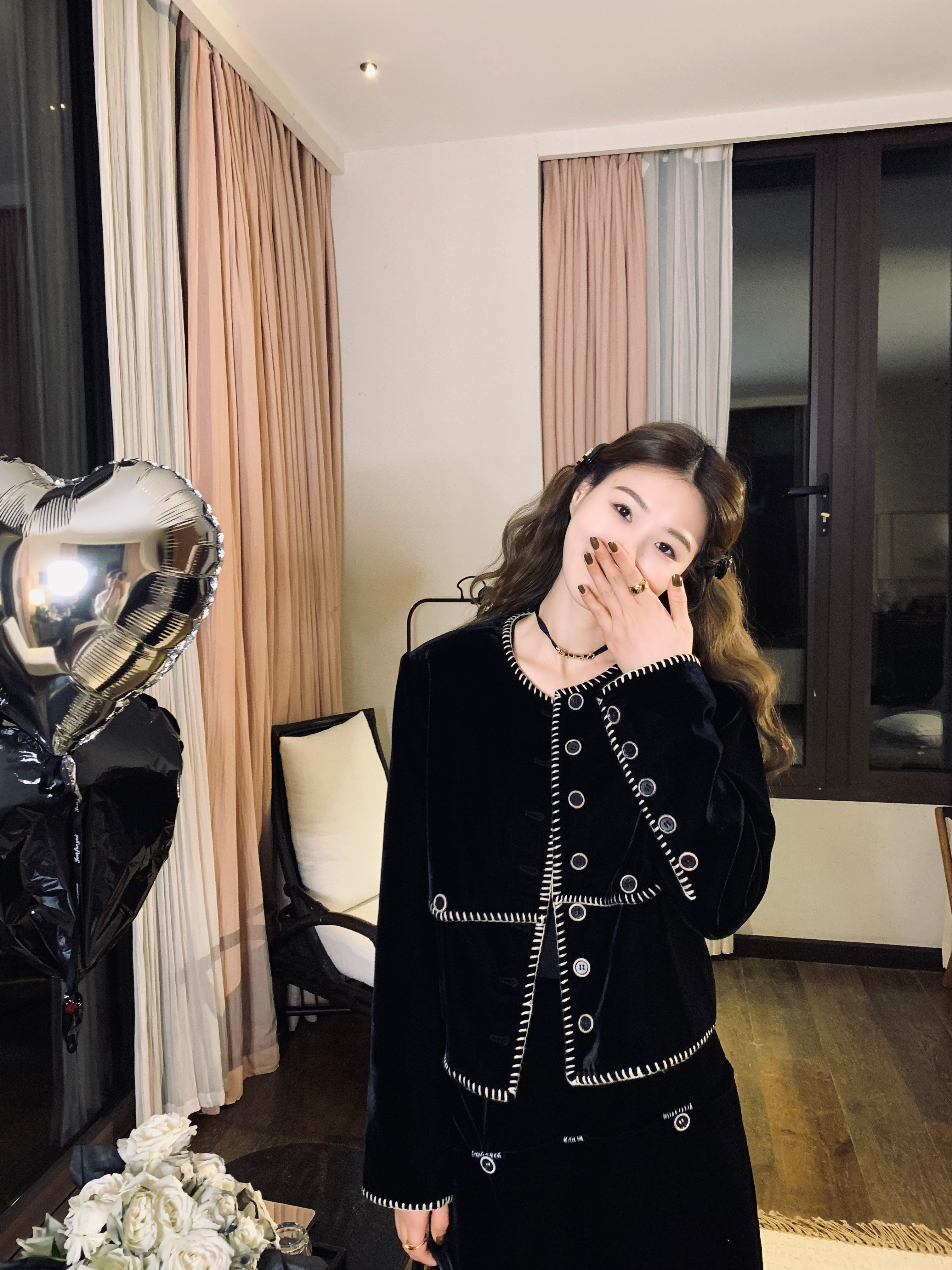 Color-Block Velvet Jacket and Skirt Set for Women - Y2K Inspired Fashion Ensemble Color-Block Velvet Jacket and Skirt Set for Women - Y2K Inspired Fashion Ensemble