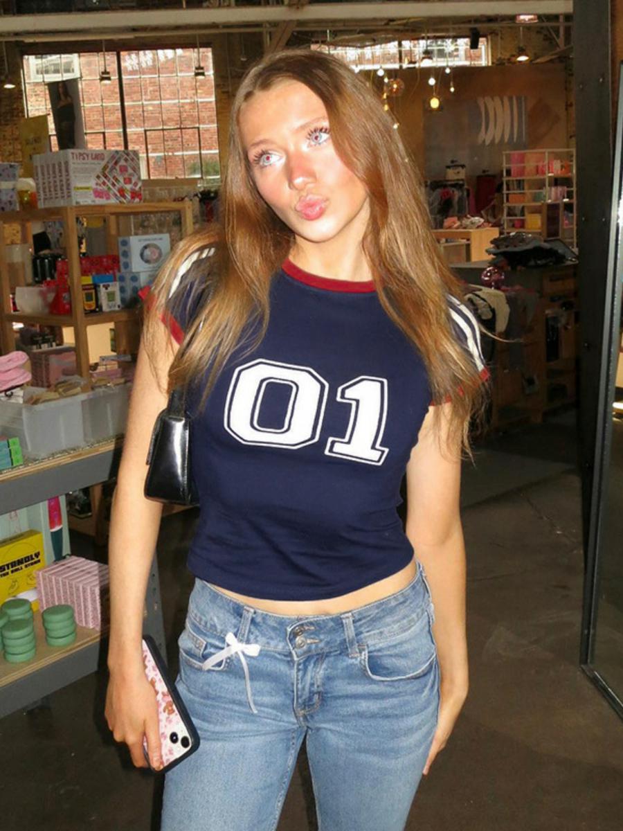 Color-Blocked Cropped T-Shirt with Striped Letters - Slim Fit Round Neck Short Sleeve American Street Casual Style Color-Blocked Cropped T-Shirt with Striped Letters - Slim Fit Round Neck Short Sleeve American Street Casual Style