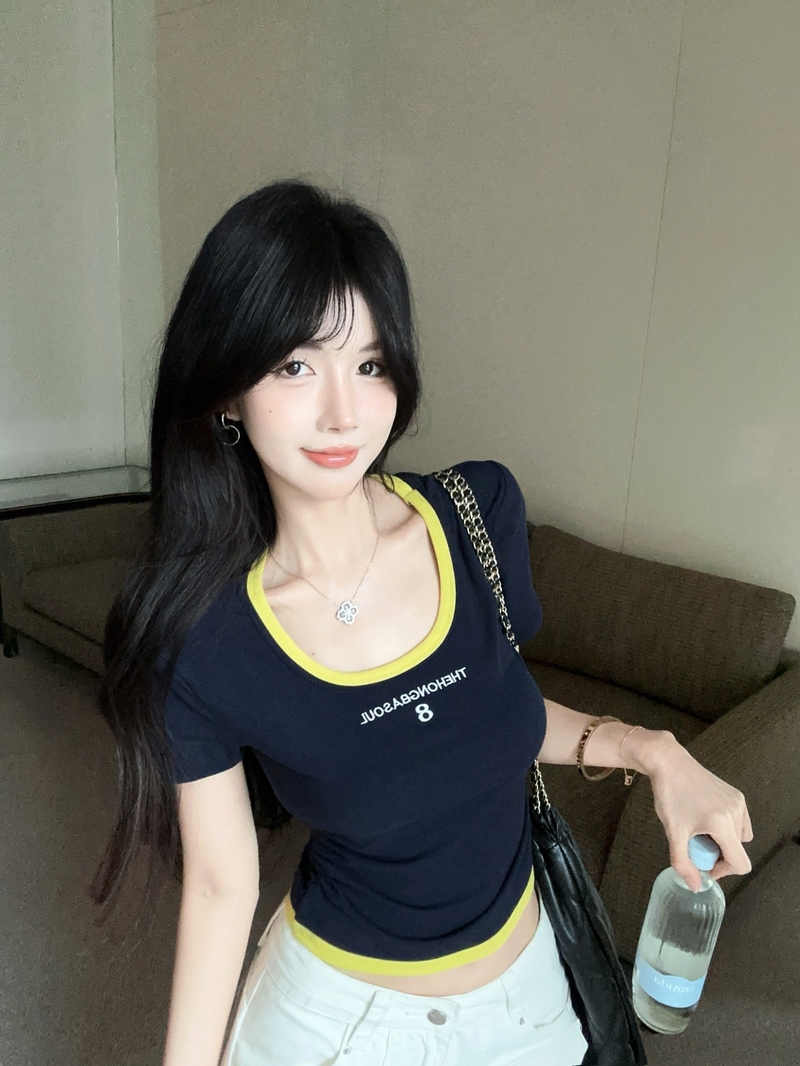 Color-Blocked Short Sleeve Crop Top - Unique Design, Fitted Style for a Sweet and Spicy Look, Perfect for Y2K and 90s Fashion.