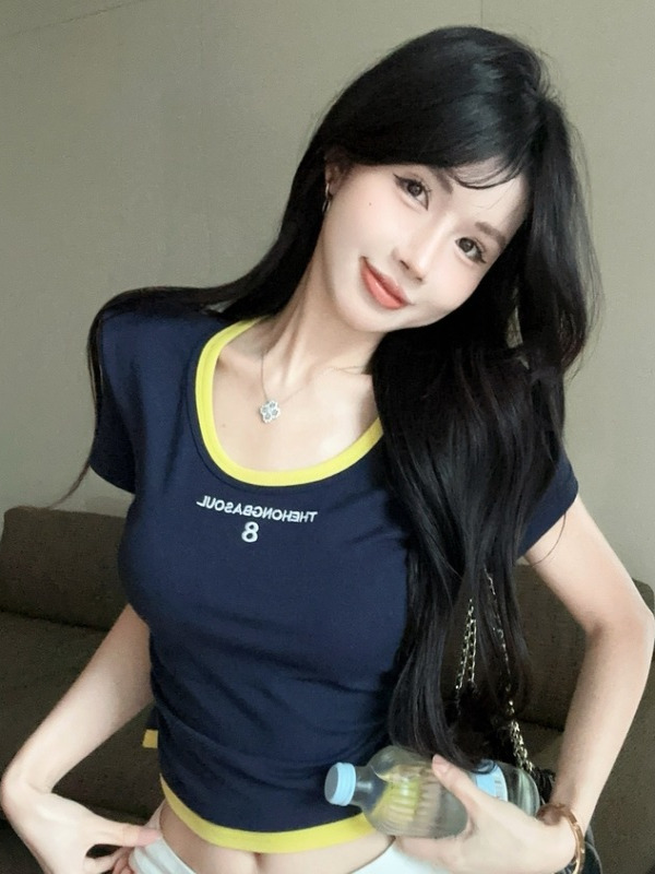 Color-Blocked Short Sleeve Crop Top - Unique Design, Fitted Style for a Sweet and Spicy Look, Perfect for Y2K and 90s Fashion. Color-Blocked Short Sleeve Crop Top - Unique Design, Fitted Style for a Sweet and Spicy Look, Perfect for Y2K and 90s Fashion.