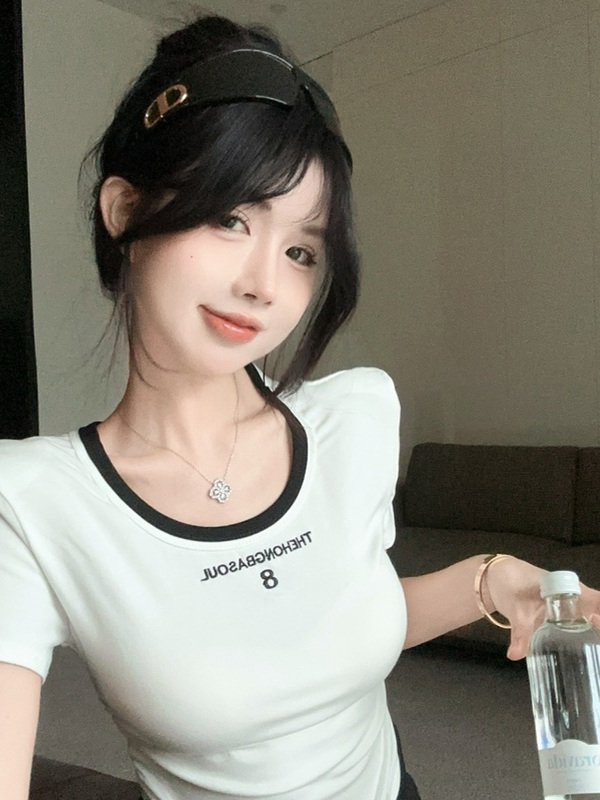 Color-Blocked Short Sleeve Crop Top - Unique Design, Fitted Style for a Sweet and Spicy Look, Perfect for Y2K and 90s Fashion. Color-Blocked Short Sleeve Crop Top - Unique Design, Fitted Style for a Sweet and Spicy Look, Perfect for Y2K and 90s Fashion.