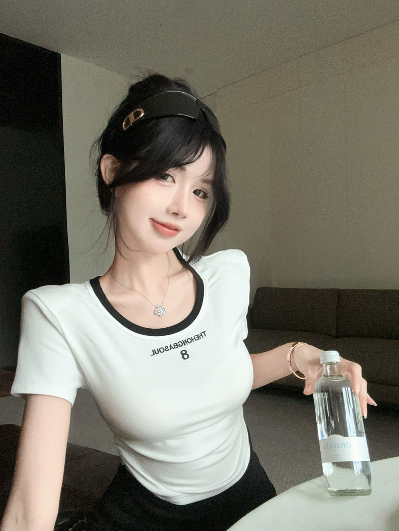 Color-Blocked Short Sleeve Crop Top - Unique Design, Fitted Style for a Sweet and Spicy Look, Perfect for Y2K and 90s Fashion. Color-Blocked Short Sleeve Crop Top - Unique Design, Fitted Style for a Sweet and Spicy Look, Perfect for Y2K and 90s Fashion.