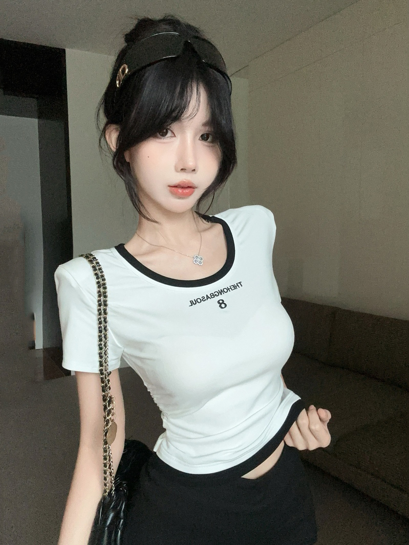 Color-Blocked Short Sleeve Crop Top - Unique Design, Fitted Style for a Sweet and Spicy Look, Perfect for Y2K and 90s Fashion. Color-Blocked Short Sleeve Crop Top - Unique Design, Fitted Style for a Sweet and Spicy Look, Perfect for Y2K and 90s Fashion.