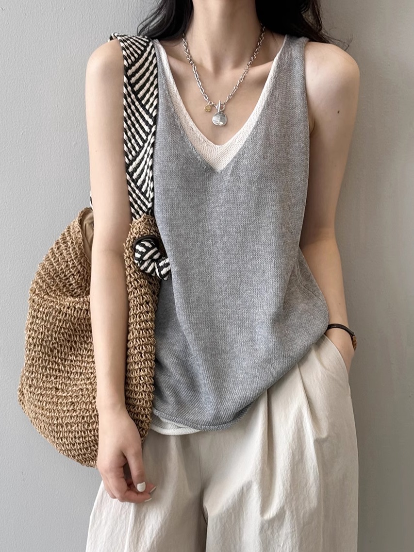 Color-Blocking Faux Two-Piece Vest for Women - V-Neck Sleeveless Fitted Summer Top, Trendy 2025 Fashion