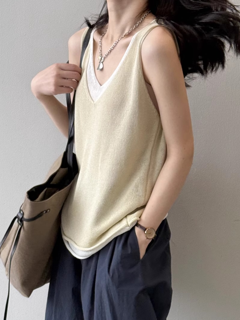 Color-Blocking Faux Two-Piece Vest for Women - V-Neck Sleeveless Fitted Summer Top, Trendy 2025 Fashion Color-Blocking Faux Two-Piece Vest for Women - V-Neck Sleeveless Fitted Summer Top, Trendy 2025 Fashion