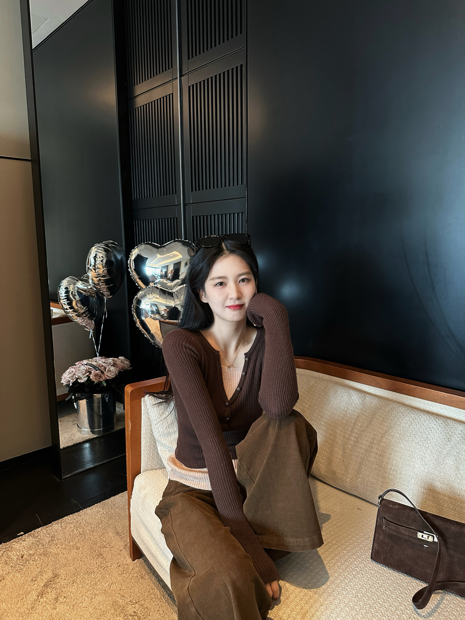 Color-Blocking Rabbit Fleece Spliced Faux Two-Piece V-Neck Knitted Base Top – Trendy 90s-Inspired Style for Modern Outfits Color-Blocking Rabbit Fleece Spliced Faux Two-Piece V-Neck Knitted Base Top – Trendy 90s-Inspired Style for Modern Outfits