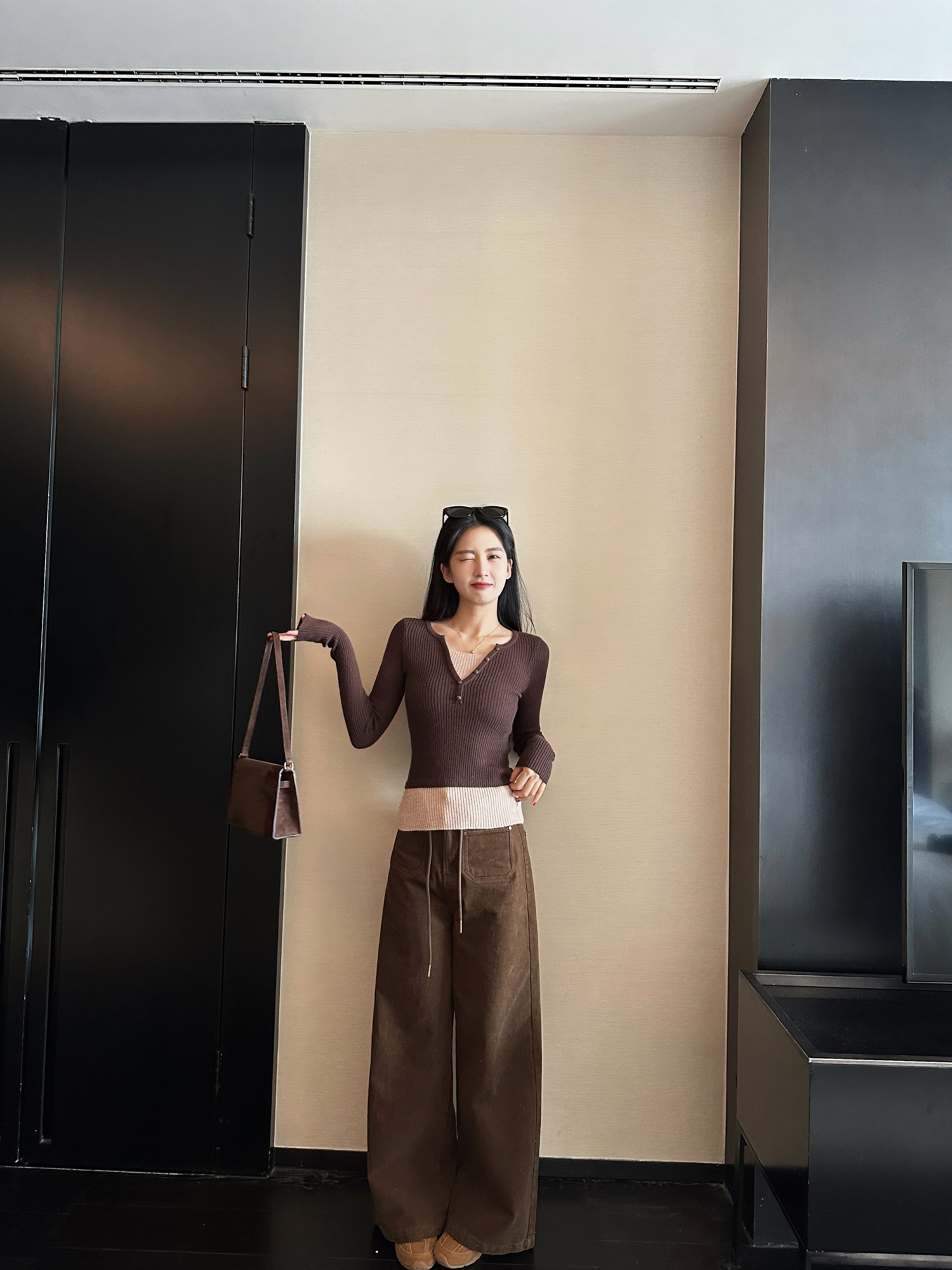 Color-Blocking Rabbit Fleece Spliced Faux Two-Piece V-Neck Knitted Base Top – Trendy 90s-Inspired Style for Modern Outfits Color-Blocking Rabbit Fleece Spliced Faux Two-Piece V-Neck Knitted Base Top – Trendy 90s-Inspired Style for Modern Outfits