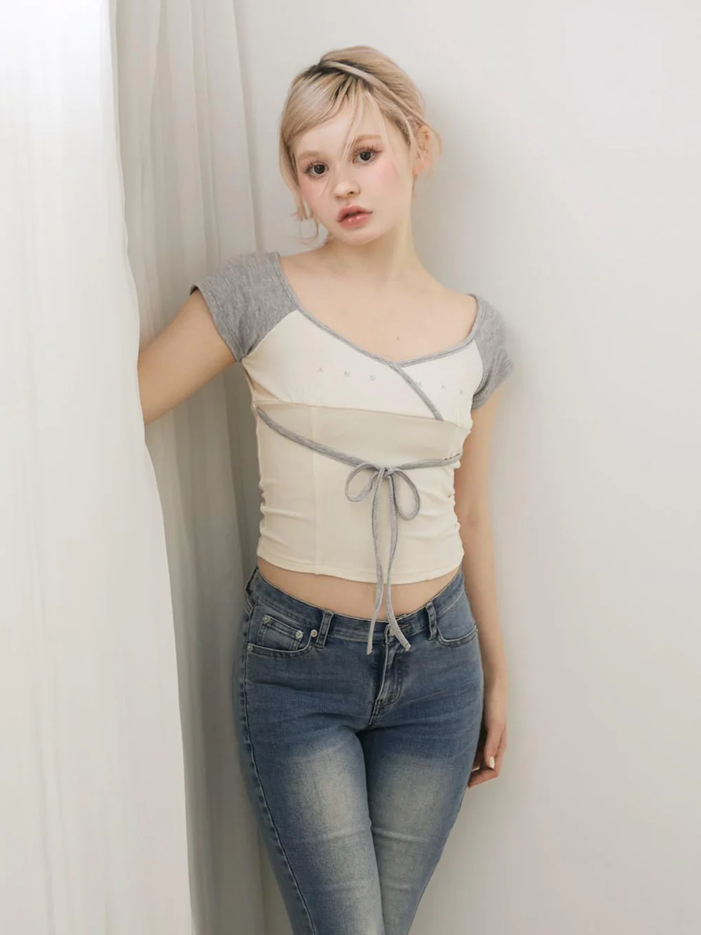 Color-Blocking Slim Fit Tie-Up Letter Embroidery Short Sleeve T-Shirt for Women - Summer 2025 Y2K Style Color-Blocking Slim Fit Tie-Up Letter Embroidery Short Sleeve T-Shirt for Women - Summer 2025 Y2K Style