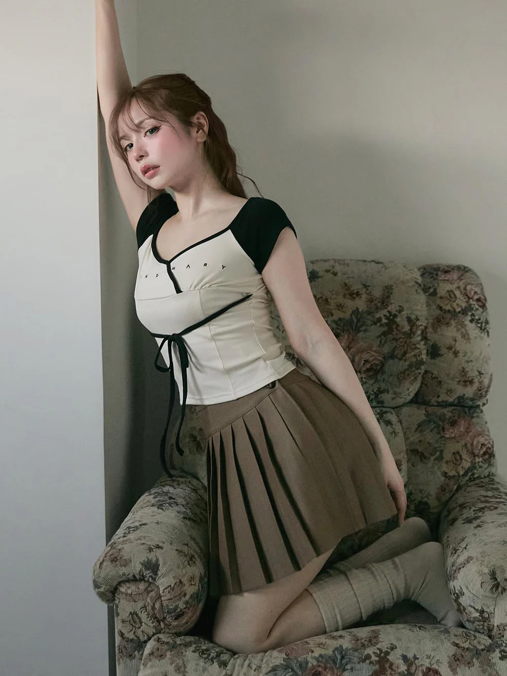 Color-Blocking Slim Fit Tie-Up Letter Embroidery Short Sleeve T-Shirt for Women - Summer 2025 Y2K Style Color-Blocking Slim Fit Tie-Up Letter Embroidery Short Sleeve T-Shirt for Women - Summer 2025 Y2K Style