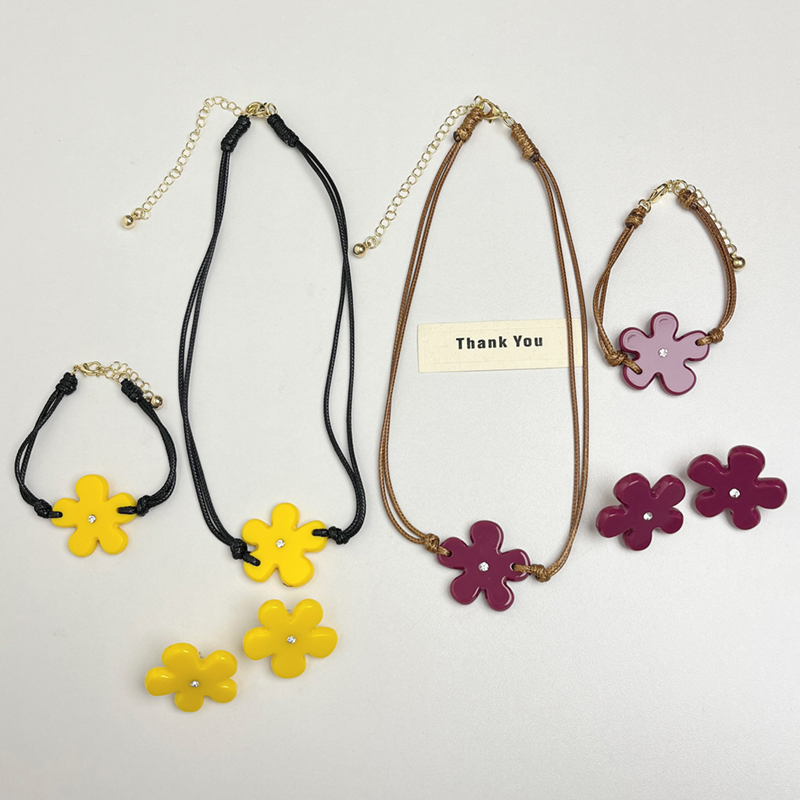 Colorful Acrylic Flower Diamond-Inlaid Necklace for Women - Elegant Clavicle Chain for Beach Vacation Style 2025 Colorful Acrylic Flower Diamond-Inlaid Necklace for Women - Elegant Clavicle Chain for Beach Vacation Style 2025