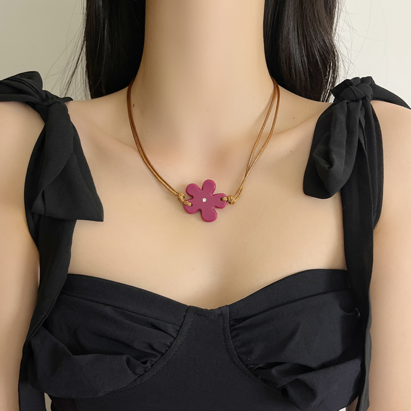Colorful Acrylic Flower Diamond-Inlaid Necklace for Women - Elegant Clavicle Chain for Beach Vacation Style 2025 Colorful Acrylic Flower Diamond-Inlaid Necklace for Women - Elegant Clavicle Chain for Beach Vacation Style 2025
