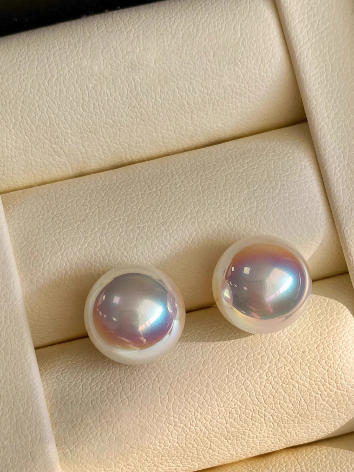 Colorful Mother-of-Pearl Aurora Mirror Earrings for Women, Light Luxury Style, Perfect for 90s and Y2K Fashion Trends Colorful Mother-of-Pearl Aurora Mirror Earrings for Women, Light Luxury Style, Perfect for 90s and Y2K Fashion Trends