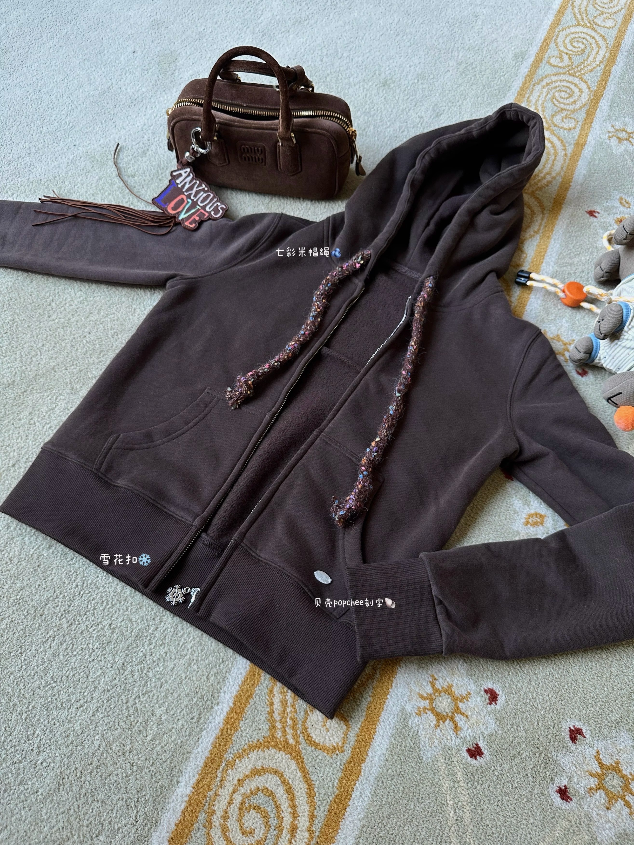 Colorful Two-Tone Fleece Sweatshirt Set with Exquisite Details - Trendy Casual Wear for a Sunny Vibe Colorful Two-Tone Fleece Sweatshirt Set with Exquisite Details - Trendy Casual Wear for a Sunny Vibe